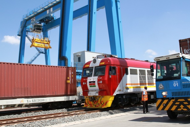 A freight train passes through the Nairobi Inland Container Depot on December 16, 2017. [Photo: China Plus/Wang Xinjun]