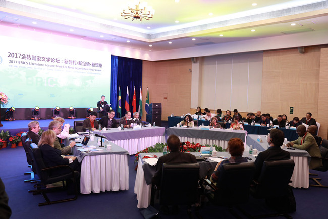 Writers and literary critics from Brazil, Russia, India, China, and South Africa discuss the future facing BRICS literature in the city of Zhuhai of China's Guangdong Province on December 15, 2017. [Photo courtesy of Beijing Normal University]