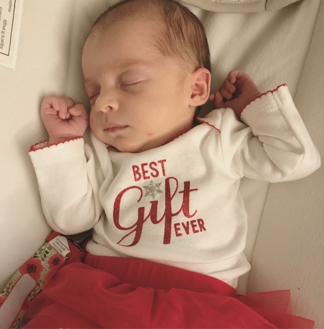Infant Emma Wren Gibson, born November 25, 2017 in Knoxwville, Tennessee, is seen in this handout photograph obtained December 20, 2017. [Photo: VCG]