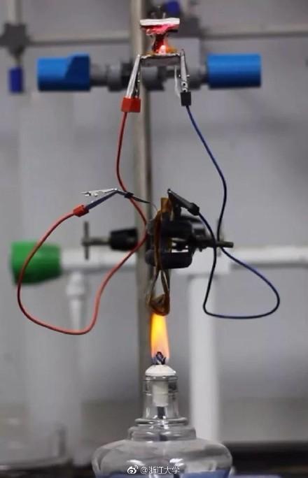 The new type of aluminum-graphene battery that can be charged in seconds [Photo: weibo account]