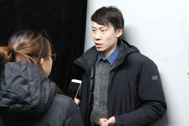 Tong Jian, world champion figure skater, does a backstage interview from China Plus at the Hi-ice Center in Beijing, December 24, 2017. [Photo: China Plus]