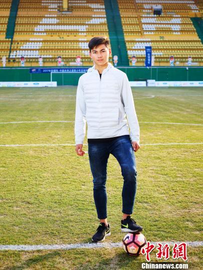 Undated photo shows Jesus Carrasco Zhou at the Guangzhou Yuexiu Mountain Stadium, home to CSL club Guangzhou R&F. [Photo: Chinanews.com]