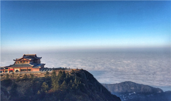 The cloud sea of Mount Emei, Sichuan Province, December 23, 2017.[Photo by Zhang Cheng]