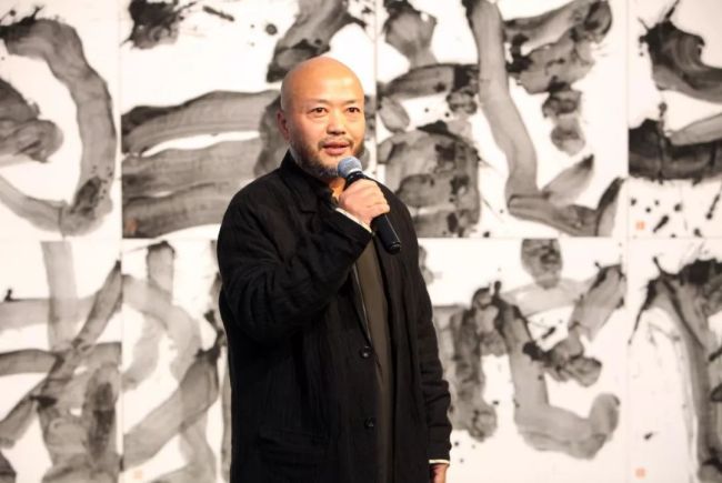 Artist Yi Liao speaks at THE WIND FROM THE MOUNTAIN SONG exhibition which opened at the Today Art Museum in Beijing on Dec. 22, 2017.[Photo: China Plus]