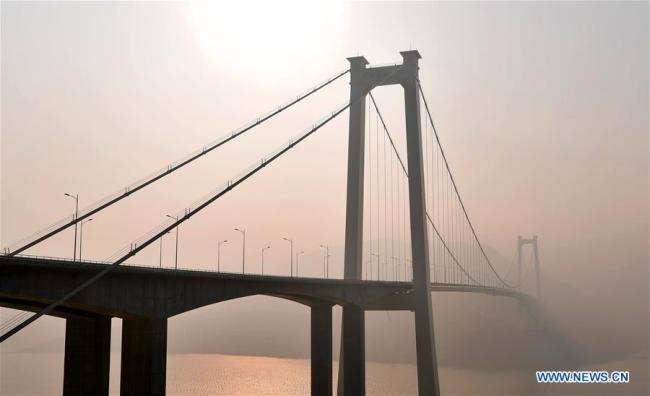 湖北至重庆新高速路通车 New highway linking Hubei and Chongqing opens to traffic