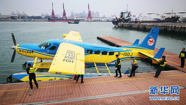 A commercial amphibious plane makes a maiden flight in Haikou, January 1, 2018. [Photo: Xinhua]