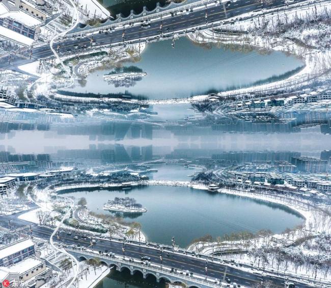 雪后西安“折叠”现奇幻大片 Photo artist provides unique perspective on snow-covered Xi'an