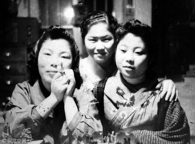 Mszusaki Hideko(center) at the age of 13.  [File Photo: VCG]