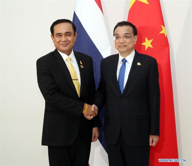 Chinese Premier Li Keqiang (R) meets with his Thai counterpart Prayut Chan-o-cha in Phnom Penh, Cambodia, Jan. 10, 2018. [Photo:Xinhua]