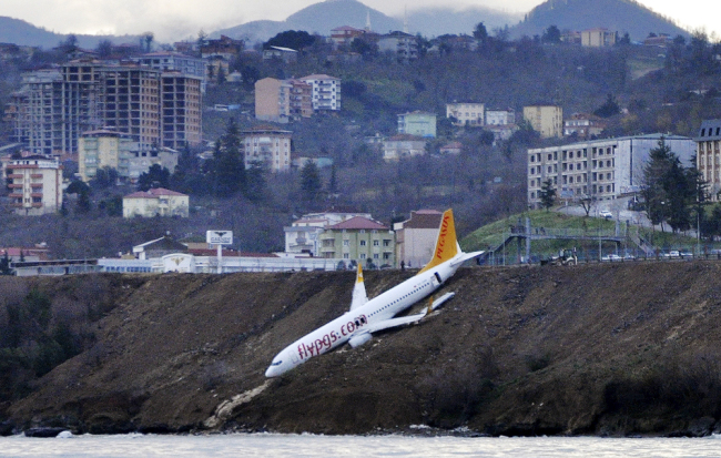 A Boeing 737-800 of Turkey's Pegasus Airlines after skidding off the runway downhill towards the sea at the airport in Trabzon, Turkey, Jan. 14, 2018. [Photo: AP]