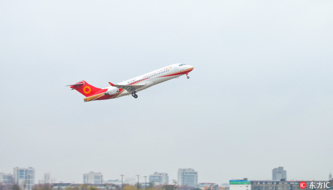 ARJ21-700 made by the Commercial Aircraft Corp of China (COMAC), the country´s first indigenously designed regional jet, takes off to leave Shanghai for Chengdu Airlines at the Shanghai Dachang Air Base in Shanghai, China, 28 December 2017.