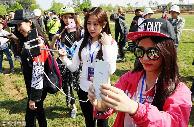 Live streaming has developed quickly in China. [File photo: VCG]