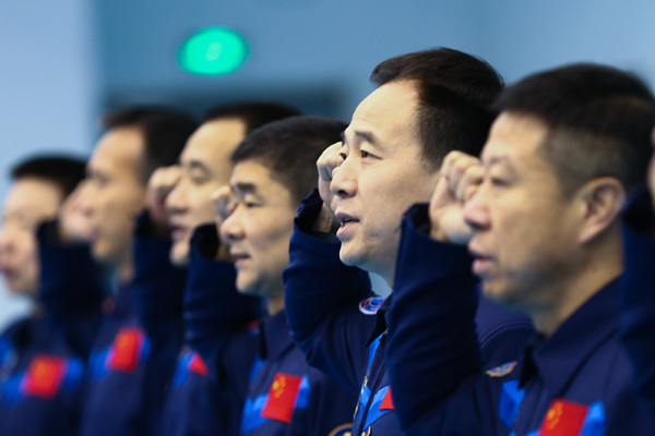 Eleven Chinese astronauts who have been to space revisit the oath on January 4, 2018. [Photo: China Plus]