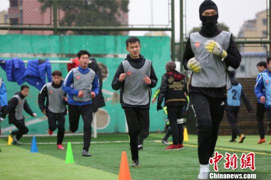 Athletes go through a trial at a US college soccer draft in Shanghai on January 27, 2018. [Photo: Chinanews.com]