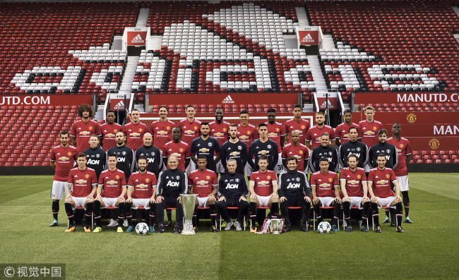 The Manchester United squad poses during the annual team photocall on October 13, 2017 in Manchester, England. [File Photo: VCG]