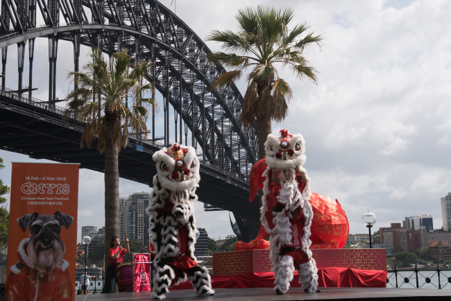 Lion dancers perform at the Chinese Lunar New Year celebrations in Sydney, Australia on February 12, 2018. [Photo: China Plus]