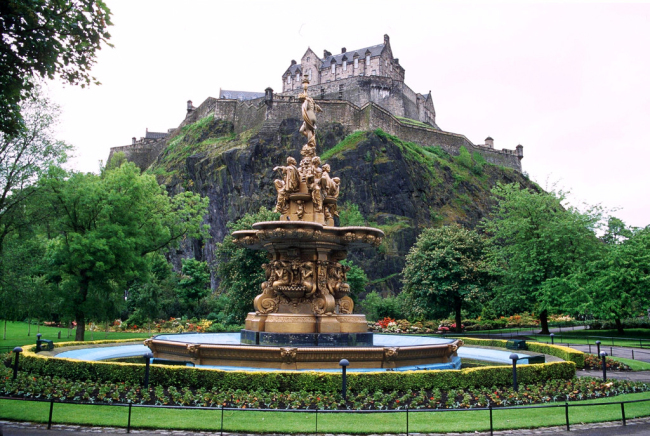 Edinburgh Castle with fountain in foreground, Edinburgh, Scotland [File Photo: IC]