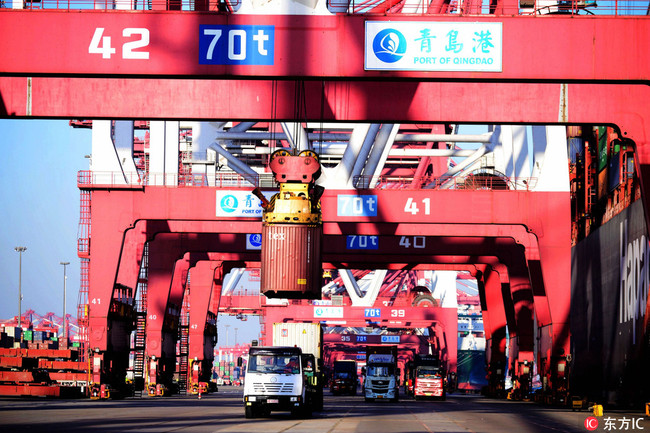 A freight ship loading and unloading at the port in Qingdao, Shandong Province on January 13, 2018. [File Photo: dfic]