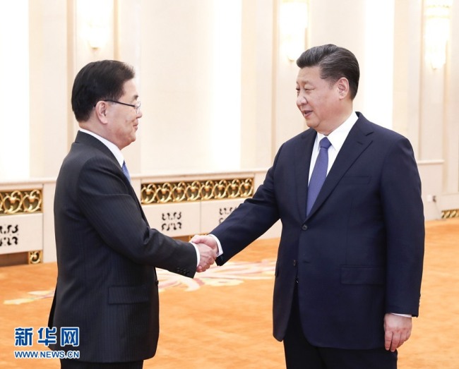 Chinese President Xi Jinping (right) meets with Chung Eui-yong, national security advisor for the President of the Republic of Korea (ROK) Moon Jae-in, in Beijing on March 12, 2018. [Photo: Xinhua]