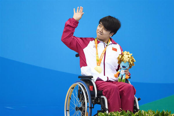 Gold medalist China's Huang Wenpan is at the awarding ceremony for the men's 150m individual medley SM3 event at the 31st Summer Paralympics in Rio de Janeiro on September 16, 2016. [Photo: Xinhua/Ou Dongqu]