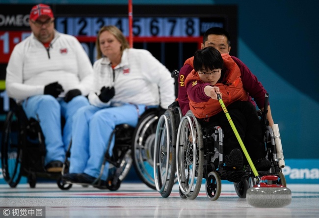 China's Meng Wang pushes a stone during the Wheelchair Curling Gold Medal Game between the China and Norway at the Gangneung Hockey Centre during the 2018 Pyeongchang Winter Paralympic Games on March 17, 2018. [Photo: VCG]