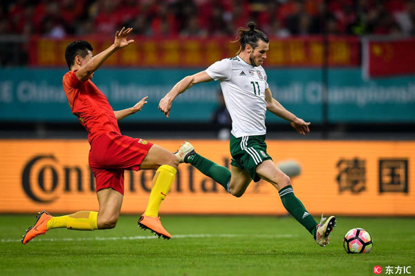 Gareth Bale (R) scores a hat-trick to help Wales crush hosts China 6-0 in the opener of the 2018 China Cup International Football Championship in Nanning, southwest China's Guangxi Zhuang Autonomous Region, on March 22, 2018. [Photo: Imagine China]