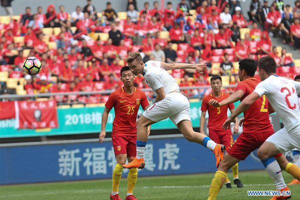 Antonin Barak (2nd L) of the Czech Republic heads to shoot during the match between China and the Czech Republic at the 2018 China Cup International Football Championship in Nanning, capital of south China's Guangxi Zhuang Autonomous Region, March 26, 2018. [Photo: Xinhua/Cao Can]