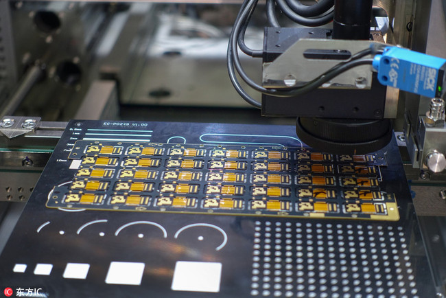 A robot demonstrates test of chips at an exhibition in Shanghai on March 14, 2018. [File photo: China Business News/IC]