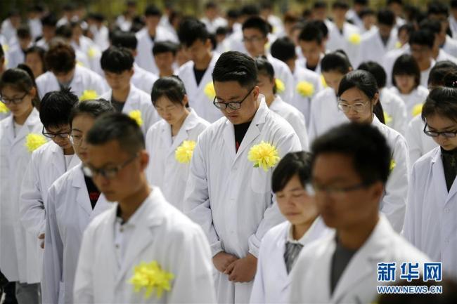 宁夏医科大师生缅怀遗体捐献者 3,000 students and teachers mourn for deceased donors