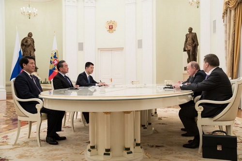 Visiting Chinese Foreign Minister Wang Yi holds talks with Russian President Vladimir Putin in Moscow on Thursday April 5. [Photo:  fmprc.gov.cn] 