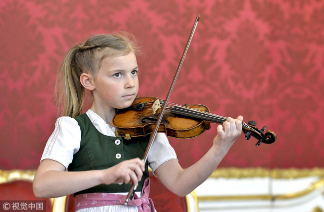 Anna Cacilia Pfoess plays a violin used by Mozart at the Chancellery in Vienna, Austria, Friday April 6, 2018. [Photo: VCG]