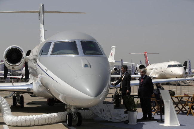 Visitors chat with exhibitor the American Gulfstream's business jet aircrafts on display at Hongqiao International Airport during the Asian Business Aviation Conference and Exhibition (ABACE) in Shanghai, Tuesday, April 17, 2018.[Photo: AP]