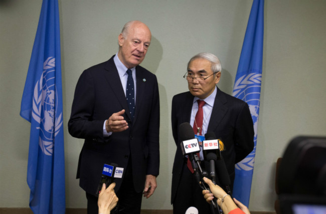 China's Special Envoy for Syria, Xie Xiaoyan, right, and Staffan de Mistura, the UN Special Envoy for Syria, left, speak to the media after a round of negotiations between the Syrian government and the UN at the European headquarters of the United Nations in Geneva, Switzerland, Monday, April 18, 2016. [Photo: AP]