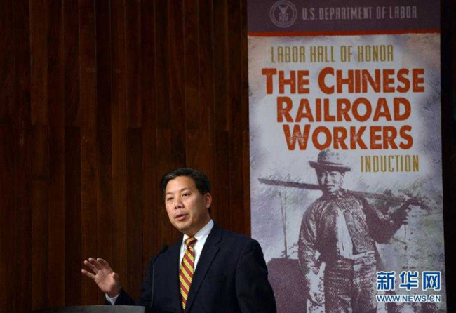 On May 9th, 2014, Christopher Lu, the former American Deputy Secretary of Labor, gives a keynote speech at the induction ceremony of Chinese railroad workers into the US Department of Labor Hall of Fame. [Photo:www.news.cn]