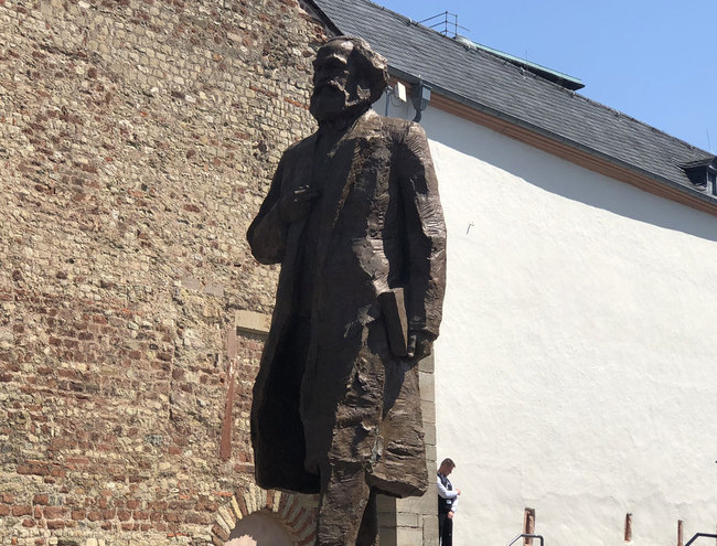 The Karl Marx statue unveiled in Trier, Germany on Saturday, May 5, 2018. [Photo: China Plus/Ruan Jiawen]