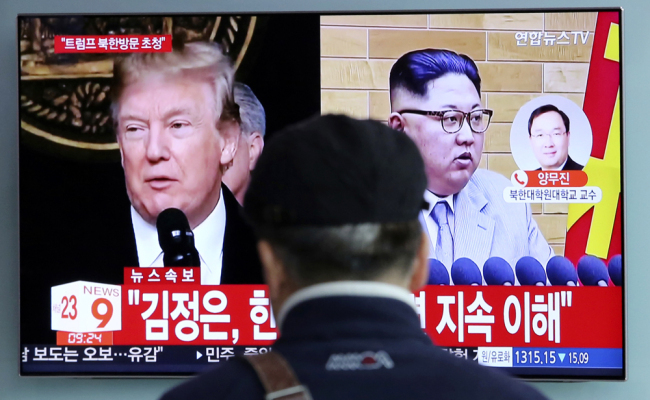 A man watches a TV screen showing North Korean leader Kim Jong Un, right, and U.S. President Donald Trump, left, at the Seoul Railway Station in Seoul, South Korea, March 9, 2018. [File photo: AP]