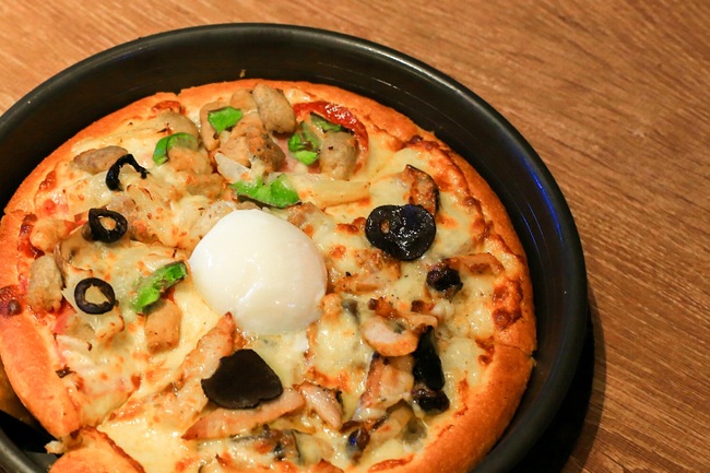 Pizza Hut has developed a new series of truffles. [Photo: China Plus/ Chi Huiguang]