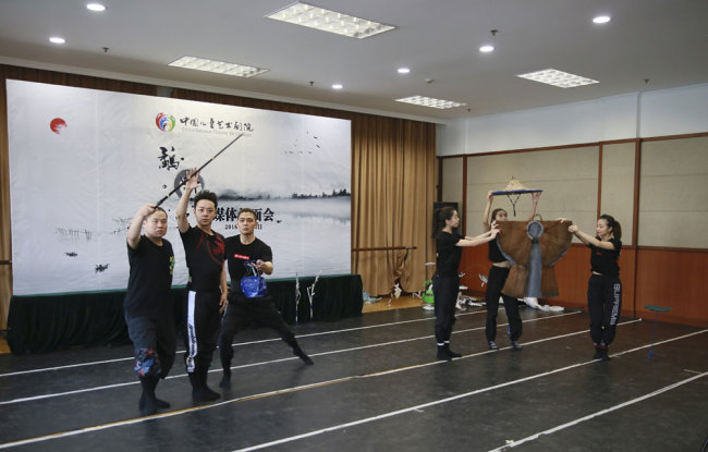 A rehearsal of the wordless play "The Snipe Clam Grapple" being performed on Wednesday, May 16, 2018.[Photo provided to China Plus]