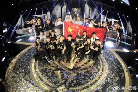 Chinese eSports team Royal Never Give Up (RNG) claims their first world championship at the 2018 League of Legends (LOL) Mid-season Invitational, beating the South Korean team KING-ZONE DragonX (KZ) 3-1 in the best-of-five final in Paris on Sunday, May 20, 2018. [Photo: People's Daily]