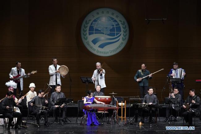 Musicians play Chinese folk music at the Shanghai Cooperation Organization (SCO) Art Festival in Beijing, capital of China, May 30, 2018. The festival opened here on Wednesday and will last until Friday. [Photo: Xinhua/Shen Bohan]