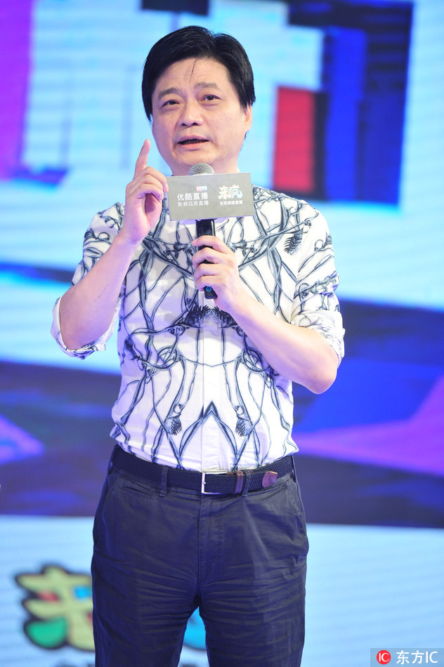 Cui Yongyuan, former host of CCTV's popular talk show "Tell it like it is", attends a press conference in Beijing, China, 30 August 2016.[File Photo: IC]
