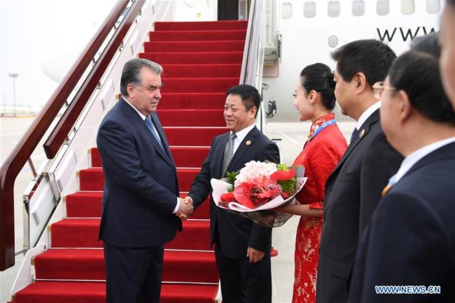 Tajik President Emomali Rahmon (1st L) is greeted upon his arrival in Qingdao, east China's Shandong Province, June 9, 2018. Rahmon is here to attend the 18th Shanghai Cooperation Organization (SCO) summit.[Photo: Xinhua]