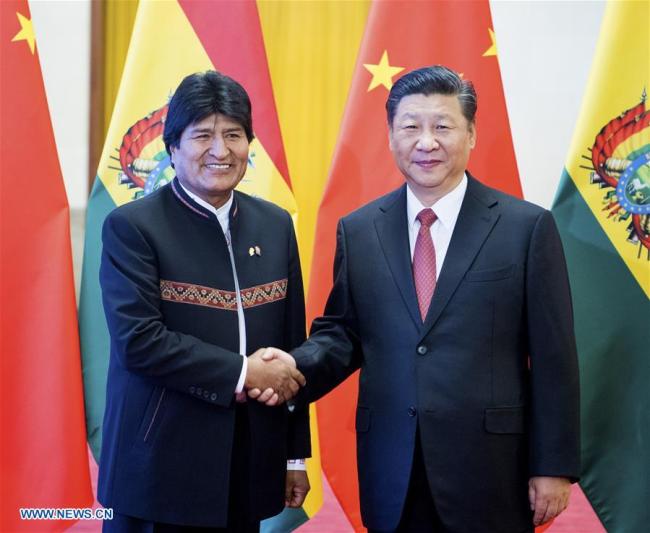 Chinese President Xi Jinping (R) shakes hands with Bolivian President Juan Evo Morales Ayma during a welcoming ceremony at the Great Hall of the People in Beijing, capital of China, June 19, 2018. Xi Jinping held talks with Juan Evo Morales Ayma on Tuesday. [Photo: Xinhua/Li Xueren]