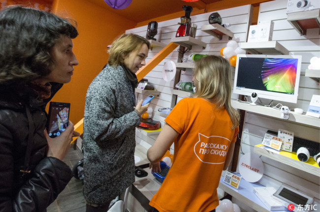 The first AliExpress’s customer experience center at Leningradsky railway station in Moscow was available since 2016. [Photo: from IC]
