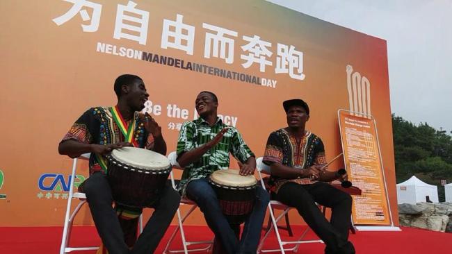 African drummers perform on stage before a race starts in Beijing, Sunday, July 15th, 2018 ahead of International Nelson Mandela Day on Wednesday. [Photo: China Plus/Xu Yawen]
