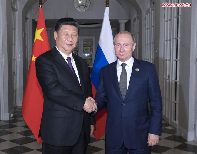 Chinese President Xi Jinping (L) and his Russian counterpart Vladimir Putin hold a meeting and also have dinner together in Johannesburg, South Africa, July 26, 2018. [Photo: Xinhua/Li Tao]