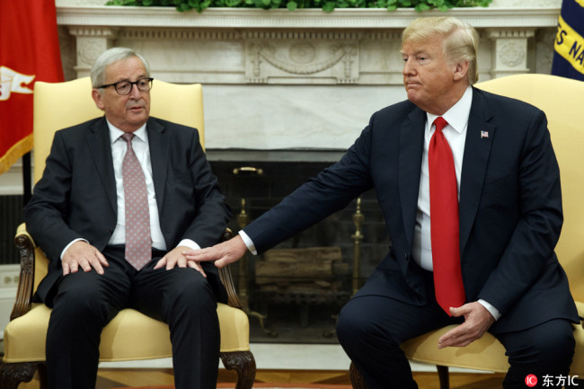 President Donald Trump meets with European Commission president Jean-Claude Juncker in the Oval Office of the White House, Wednesday, July 25, 2018, in Washington. [File photo：IC]
