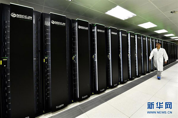 A developer checks the running of the Sunway exascale computer prototype at the National Supercomputing Center in Jinan, east China's Shandong Province, on August 5th, 2018. [Photo: Xinhua/Guo Xulei]