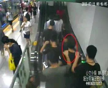 The police capture sexual offenders on the subway. [File Photo:  WeChat account of Shenzhen police]