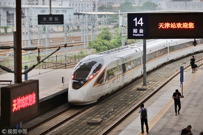 A Fuxing bullet train running from Beijing at 350 km/h pulls in the Tianjin Railway Station on August 8, 2018. [Photo: VCG]